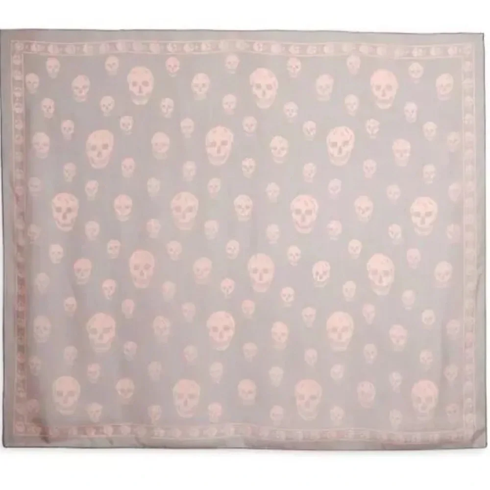 sold out ALEXANDER MCQUEEN
Skull-Print Silk Scarf - Picture 7 of 7